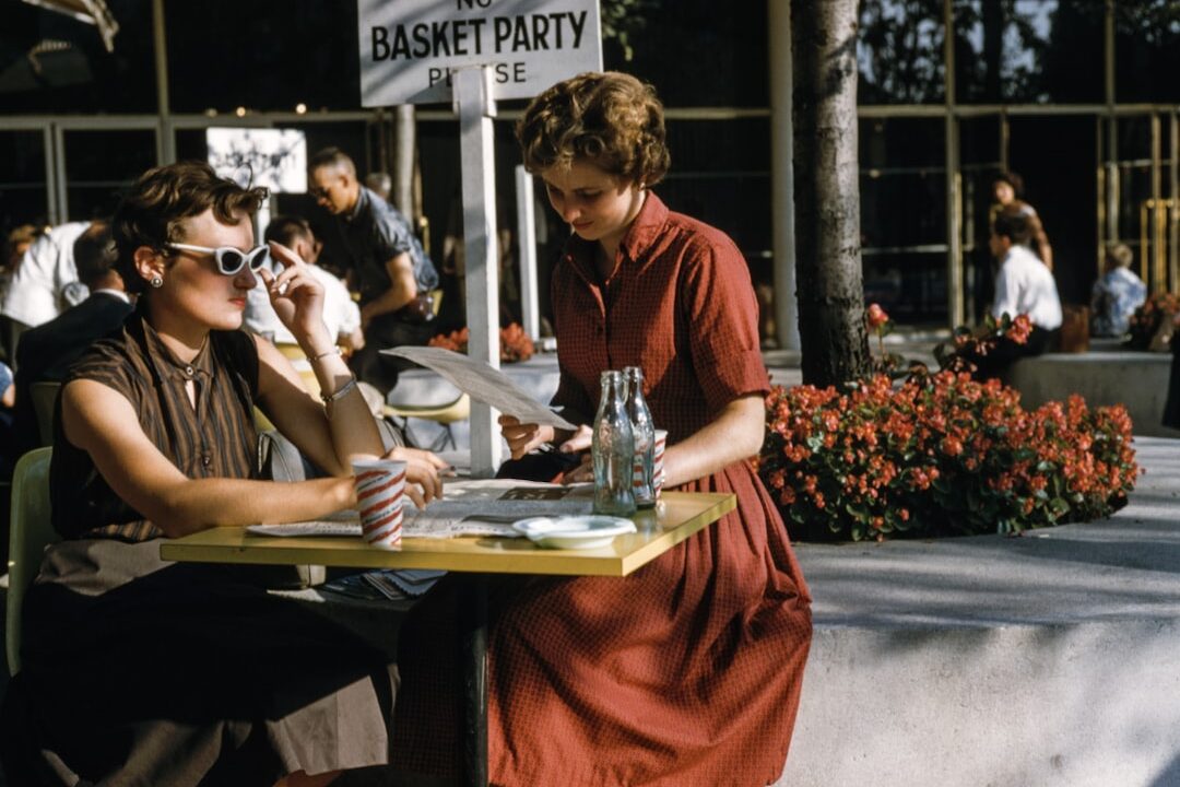 Roaring 30’s: Embracing the Glamour of Vintage Fashion